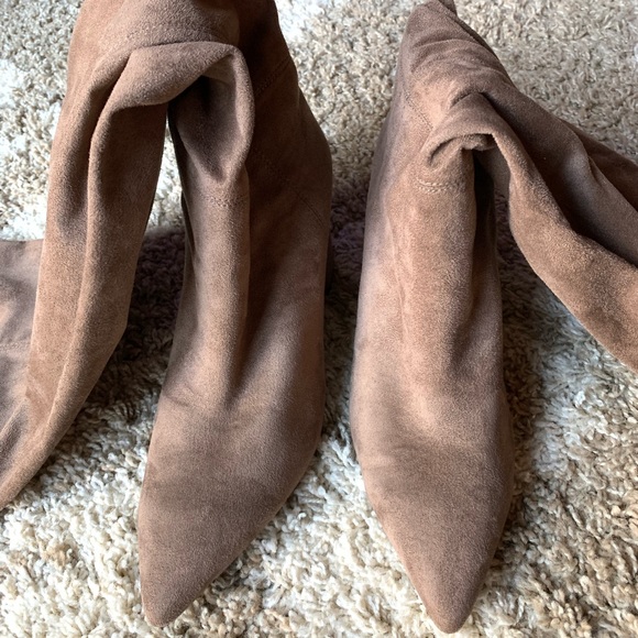 Sold - Picture 4 of 8